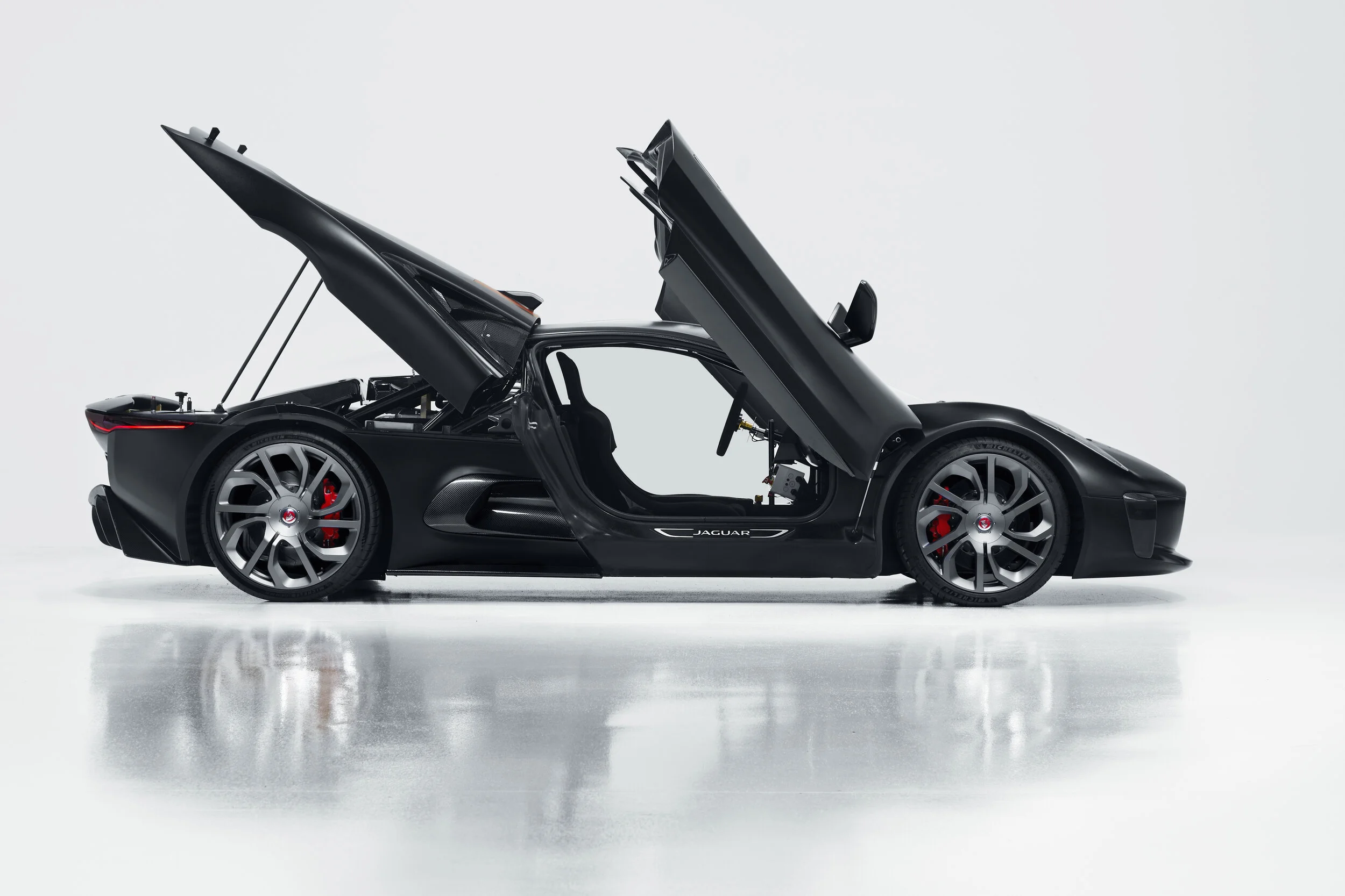 Behind the scenes of a rare James Bond villain stunt car shoot